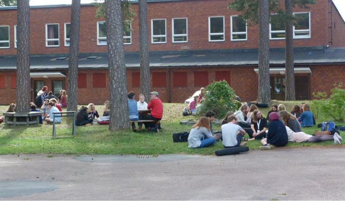 Moment of relaxation between small group and orchestra rehearsal during Ethno Sweden 2018. Behind is the gymnasium where orchestral rehearsal takes place 