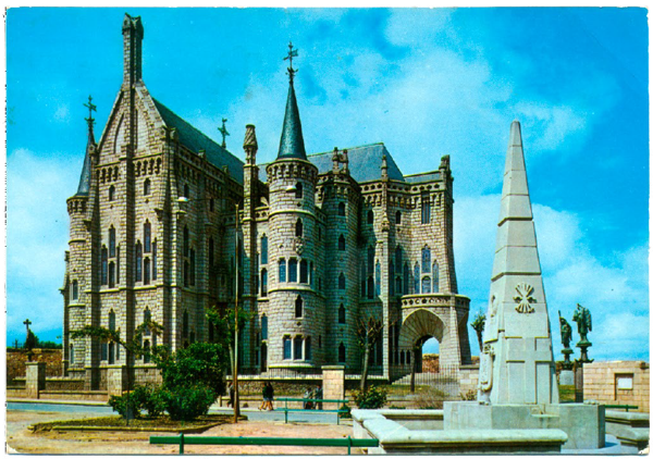 Astorga (León). Palacio Episcopal y monumento a los Caídos. 