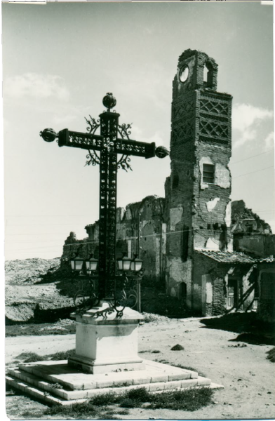 Belchite (Zaragoza). Cruz de los Caídos y heróicas [sic] ruinas. 