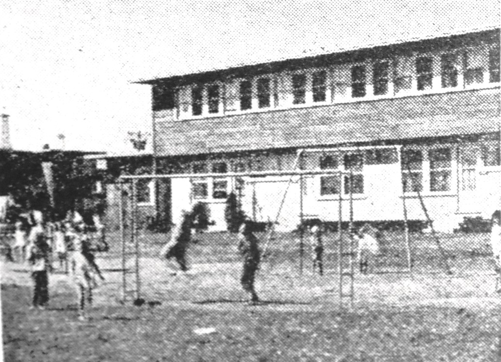 Ejemplos de viviendas y edificios comunitarios construidos durante la guerra en
la Costa Oeste.