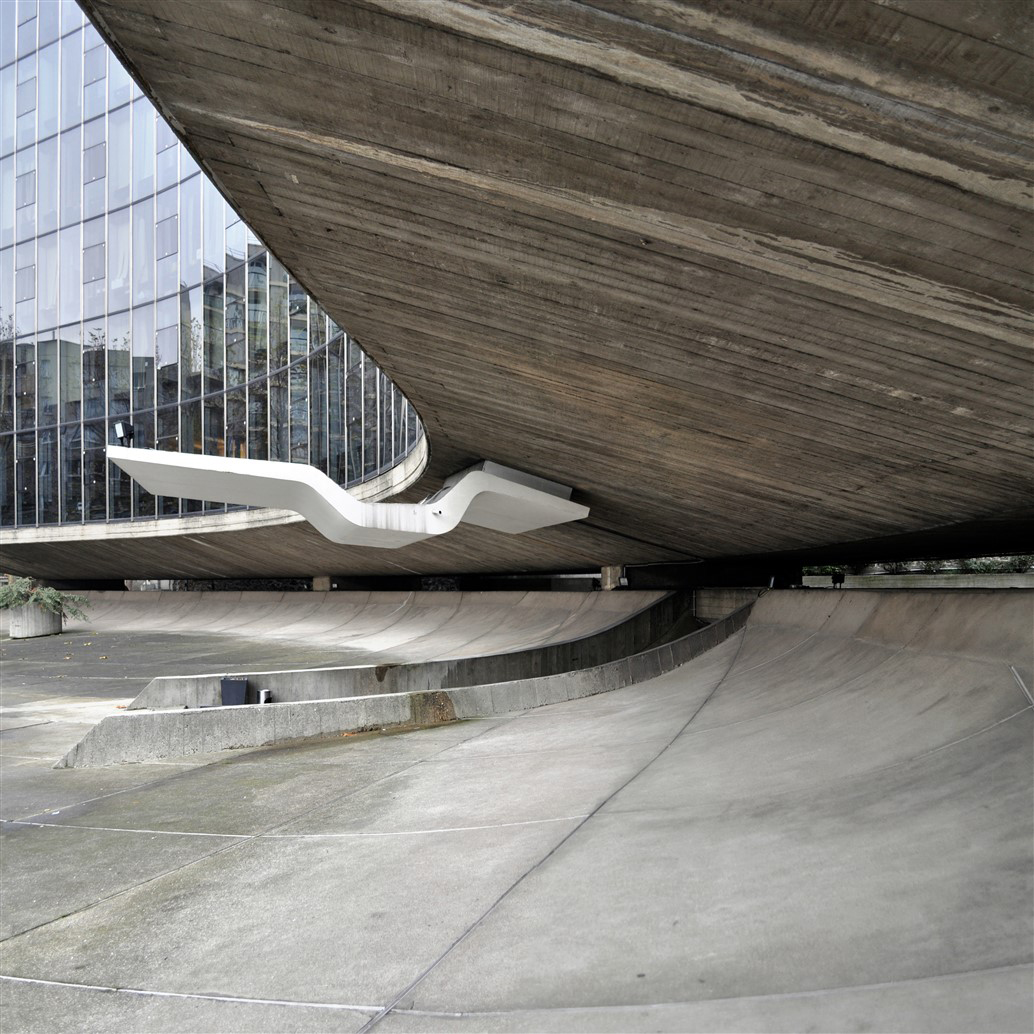 Oscar
Niemeyer, Sede del Partido Comunista Francés, 1965-1980, vista desde la plaza
