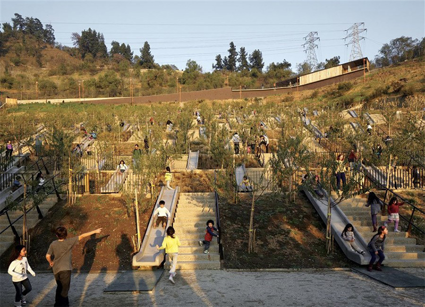 Parque Bicentenario de la Infancia, en
Santiago de Chile, de Elemental (2012)