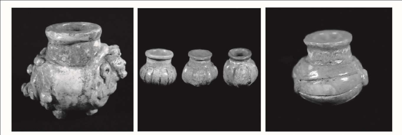 Fotografías de vasijas miniaturas (perfumeras) encontradas en la Estructura