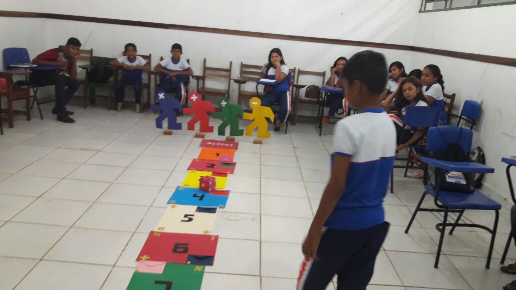 Colégio São José - Matemática e diversão: alunos de 4º ano produzem jogo da  tabuada