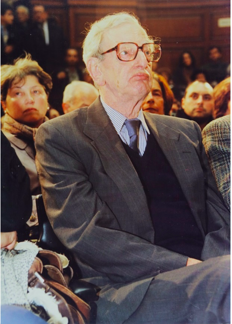 Eric
J. Hobsbawm en el paraninfo de la Universidad de la República, 1999. 