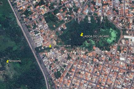 Localização da Lagoa do Jacaré e da
área verde do Aeroporto Marechal Rondon, onde se localizam as nascentes do
córrego Jacaré, na área urbana de Várzea Grande (MT)
