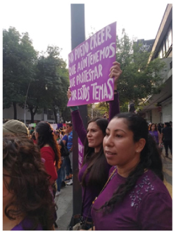 Mujeres protestando