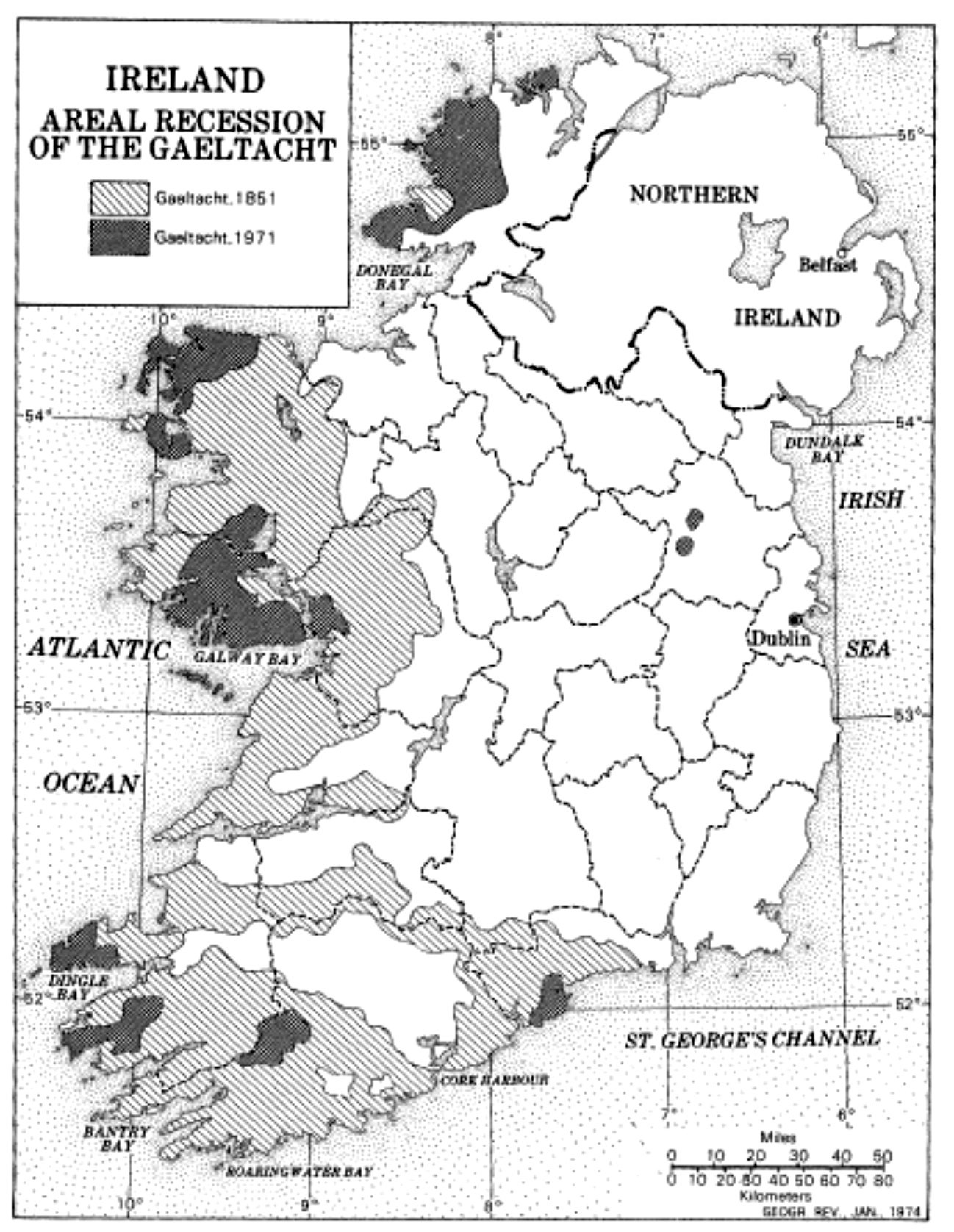 El retroceso del Gaeltacht regiones de habla irlandesa en gris oscuro