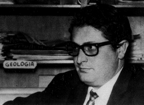A young Jorge Bossi in the Chair of Geology of the Agronomy Faculty in 1969
