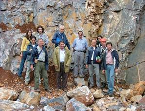 Bossi in 2005 leading a field work in marbles of
the Marco de los Reyes Formation(29),
within the framework of international project PROSUL