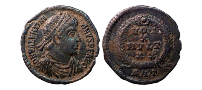 Moeda de
 Valentiniano I. Comemoração de seus dez anos como augusto. Bronze, 373-374
 d.C.