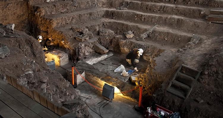  Tareas de excavación
arqueológica en el CCDTyE “El Atlético”