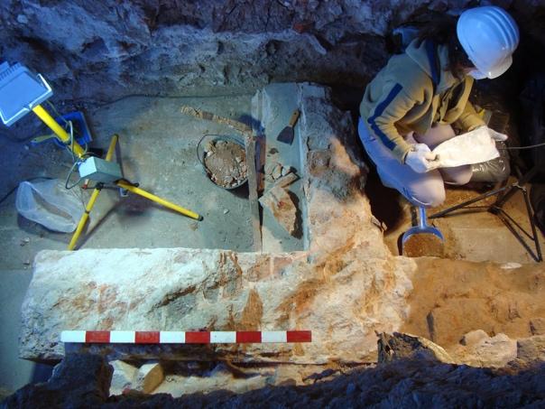 Tareas de excavación
arqueológica en el CCDTyE “El Atlético”