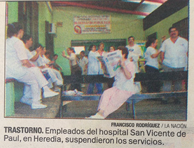 Fotografía y pie de foto de la noticia de D. Leal. 2004. “Trabajadores
marcharon contra el TCL”. La Nación,
1/6, p. 6A.