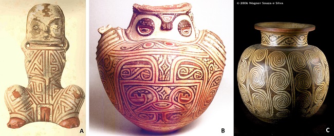 A. Estatueta antropomorfa faliforme da fase Marajoara,
acervo do Museu Paraense Emilio Goeldi, Belém, Pará, retirada do livro L’Archéologie du Bassin de l’Amazone, de
Erland Nordenskiold; B. Urna
marajoara com decoração policroma e motivos modelados antropomorfos e
zoomorfos, CE 300-1300, proveniência desconhecida, coleção Instituto Cultural
Banco Santos, Museu de Arqueologia e Etnologia, Universidade de São Paulo
(Wagner Souza e Silva) e C. Urna
marajoara com decoração policroma, CE 300-1300, proveniência desconhecida,
coleção Instituto Cultural Banco Santos, Museu de Arqueologia e Etnologia,
Universidade de São Paulo (Wagner Souza e Silva).
