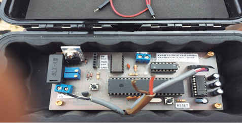 Fig. 7. Implementación del prototipo en el circuitoimpreso con su respectiva caja de protección IP67 para instalación en campo.