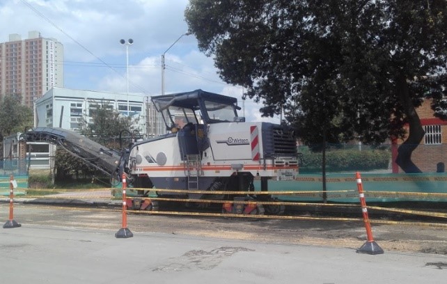 Fig. 2 M&aacute;quina fresadora  - perfiladora de carpeta asf&aacute;ltica.