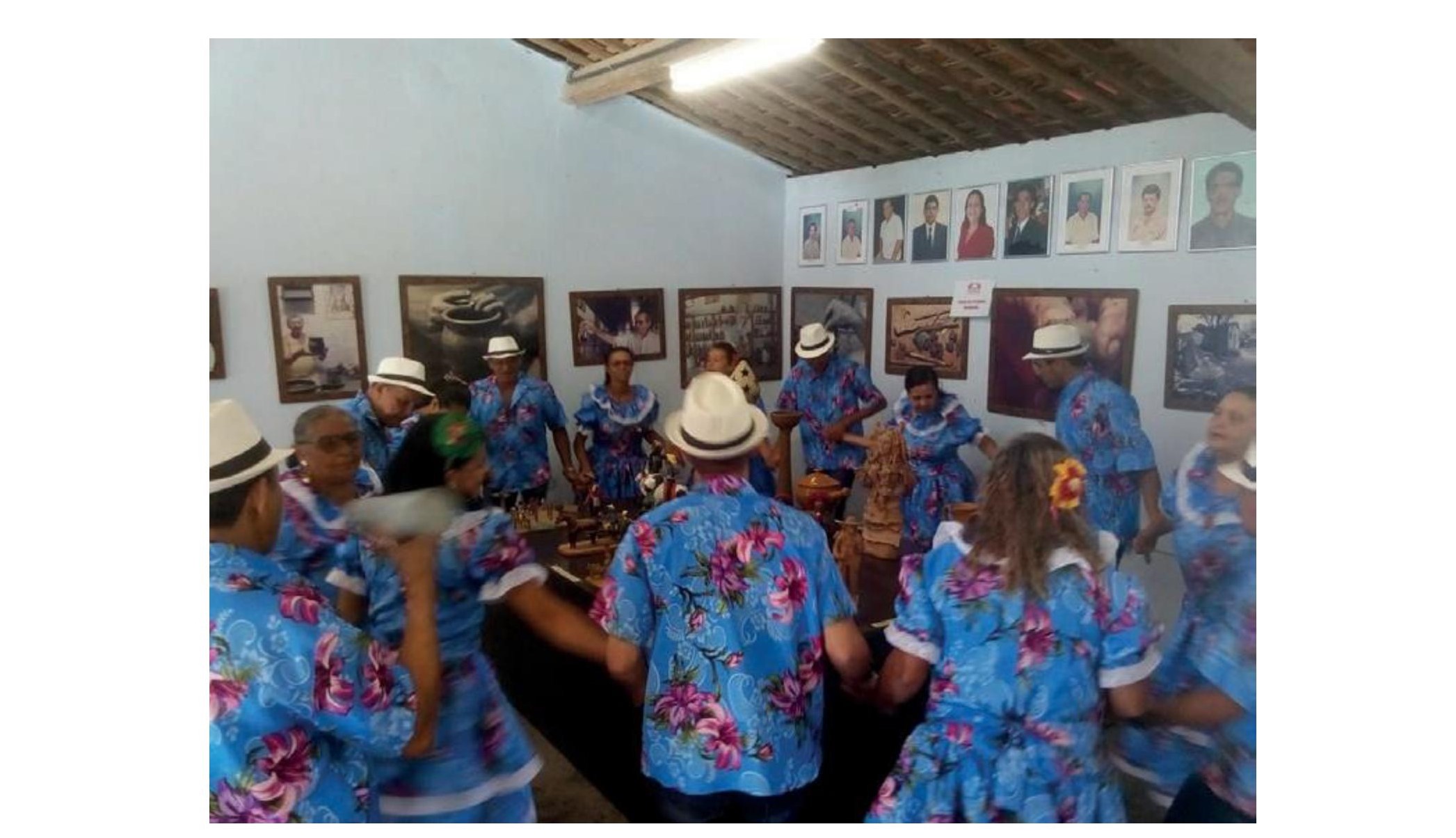 Fig. 2: Mazurca P&eacute; Quente do Alto do Moura na Associa&ccedil;&atilde;o dos Artes&atilde;os em Barro e Moradores do Alto do Moura (ABMAM).