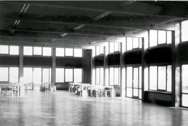 Imagen del comedor, escenario de la exposición, 1954. 