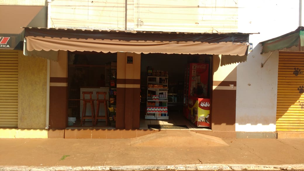Mercearia
localizada no centro de Canitar, 2018
