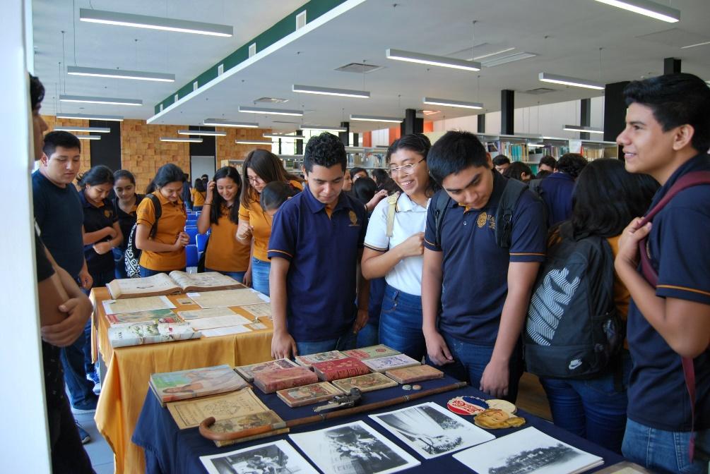 Presentación de El Museo Móvil en la Escuela Preparatoria N° 2 de la
Universidad Autónoma de Yucatán. 2019. 