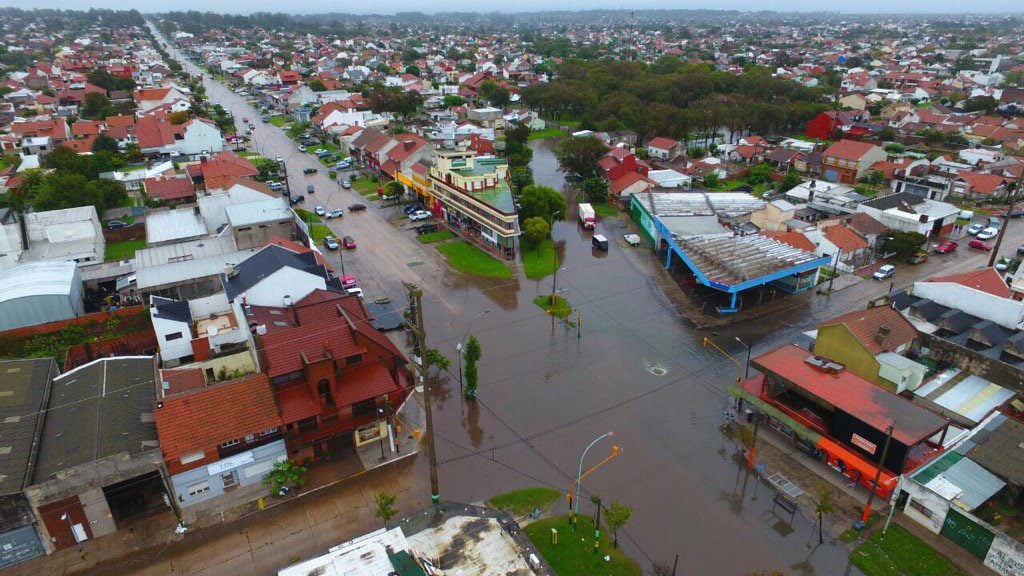Estado de calles durante la inundaci&oacute;n de Mar del Plata a&ntilde;o 2017