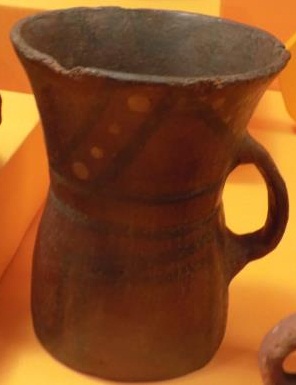 Pieza N&deg;
    31-297 (Museo Etnogr&aacute;fico
    &ldquo;Juan B. Ambrosetti&rdquo;, Facultad de Filosof&iacute;a y Letras, Universidad de Buenos
    Aires, Argentina),
    procedente de Pueblo
    Viejo de La Cueva, actualmente exhibida en la muestra &ldquo;De la Puna al Chaco. Una
    historia precolombina. 4000 a&ntilde;os de historia del noroeste argentino&rdquo;