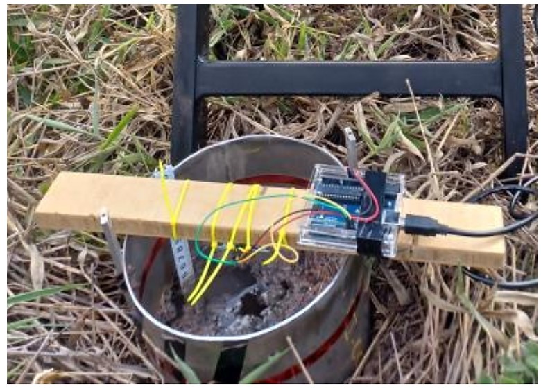 Measurement of soil water infiltration using a ring equipped with automated measurement systems using an Arduino microcontroller and an ultrasonic sensor.