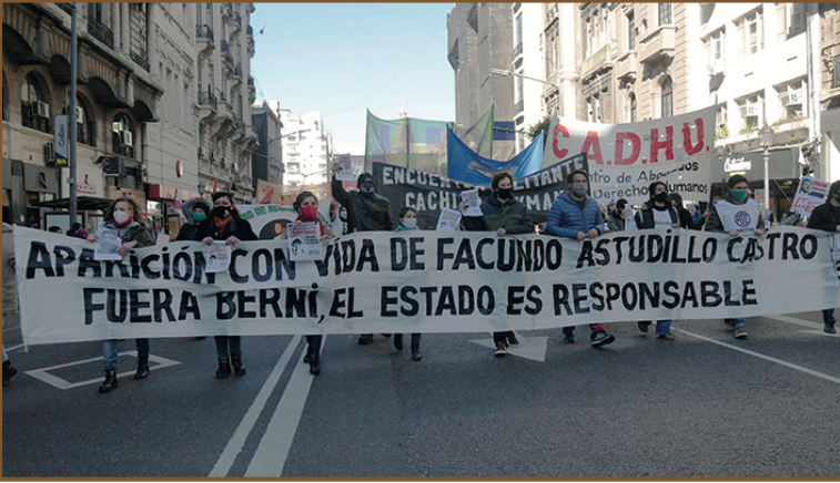 La imagen corresponde a la marcha realizada por la desaparición de Facundo
Astudillo Castro. La ciudanía reclamaba la aparición con vida del joven