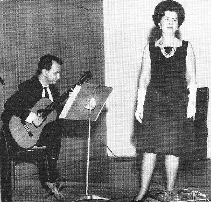  Jodacil Damaceno e Cristina Maristany na ocasião da estreia de “Canção do Poeta do Século XVIII”. Auditório do Palácio da Cultura (RJ) – MEC, 1962. 