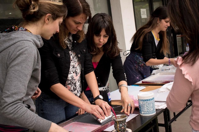 Producci&oacute;n colectiva de serigraf&iacute;as