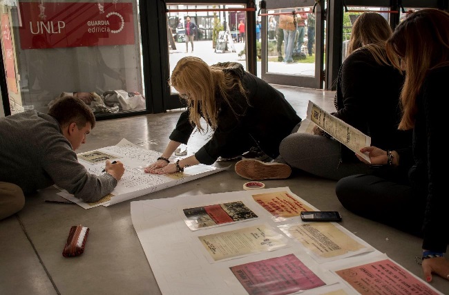 Producci&oacute;n de carteles informativos