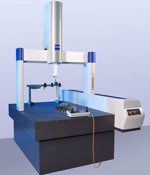 M&aacute;quina de medi&ccedil;&atilde;o por coordenadas de marca ZEISS e modelo Contura G2