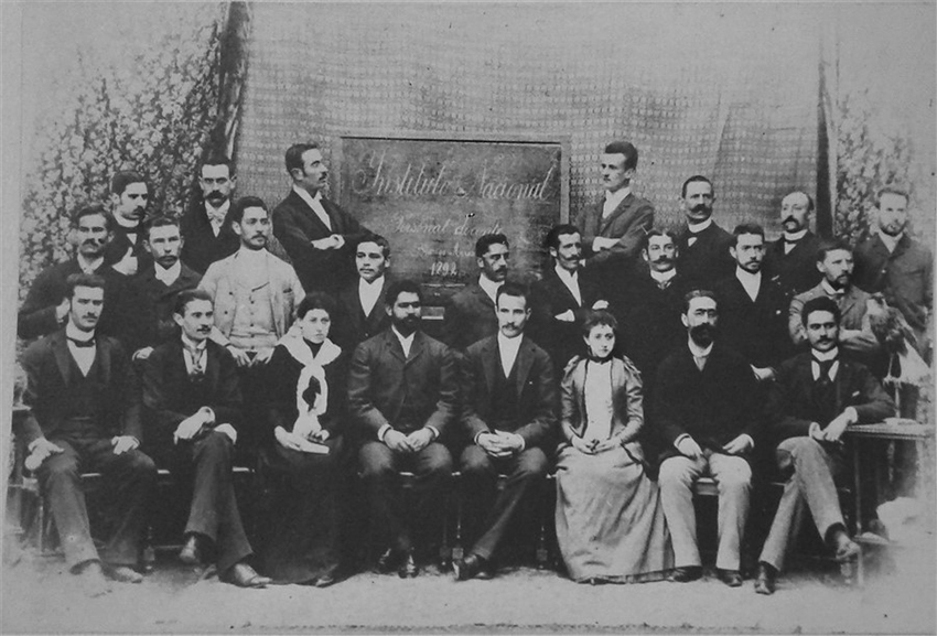 Personal Directivo y Docente del Instituto Nacional de Ense&ntilde;anza
primaria y secundaria, incorporado al Colegio Nacional, Internado modelo por su
organizaci&oacute;n y eficacia. Comisi&oacute;n Homenaje. 1942.