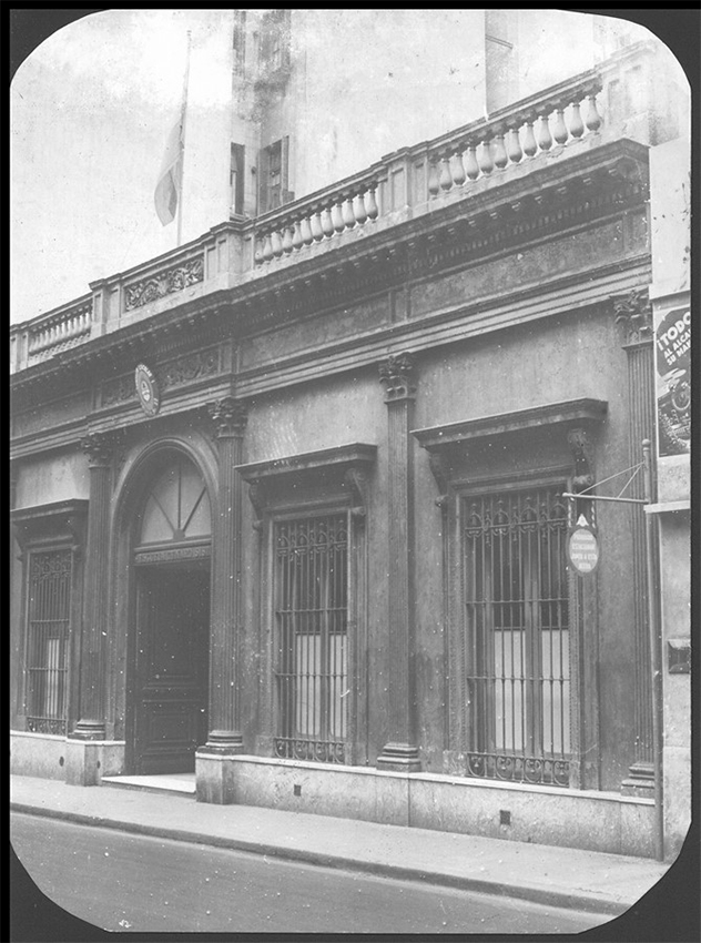 Aqu&iacute;
funcion&oacute; el Externado del Instituto Nacional. Cangallo 1728. Fotograf&iacute;a: Escuela
Genaro Sixto, hoy desaparecida. 13-9-1948.