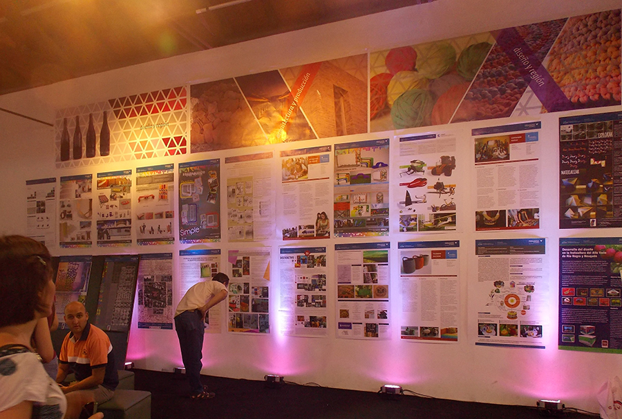 Exposición de trabajos finales de carreras
de diseño en el Congreso red DISUR, San Juan, Argentina.