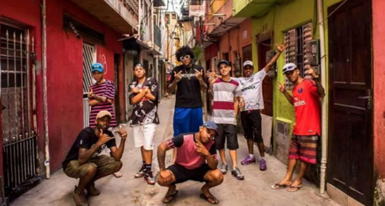 Jovens da periferia de São Paulo
constroem sua identidade a partir do consumo de moda ligada a um estilo
musical, o funk ostentação