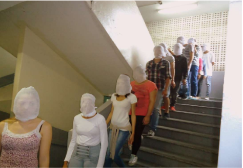 Performance com a &ldquo;m&aacute;scara
neutra&rdquo;, Escola
Estadual Professor Renato Braga