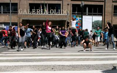 Atividade do Programa
Vocacional em frente &agrave; Galeria Olido