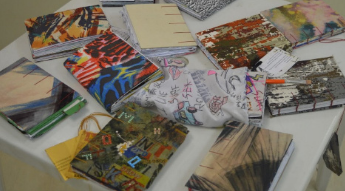 Produtos
encadernados artesanalmente a partir das obras e técnicas de Pollock e Basquiat