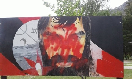 Figura  14. Fotograf&iacute;a publicada por familiares de Santiago Maldonado en su sitio de  Facebook Justicia por Santiago Maldonado . 14 de noviembre de 2017, Lago Puelo,  Chubut.