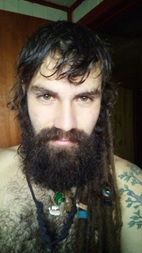 Figura 1. Autoretrato de  Santiago Maldonado de circulaci&oacute;n p&uacute;blica.