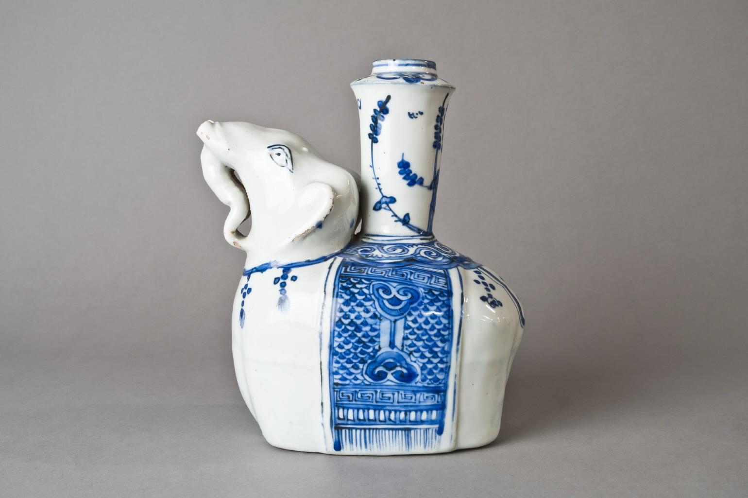 Botella de porcelana