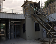 Figura 1. Puesto de control en la calle Shuhada, Hebr&oacute;n.