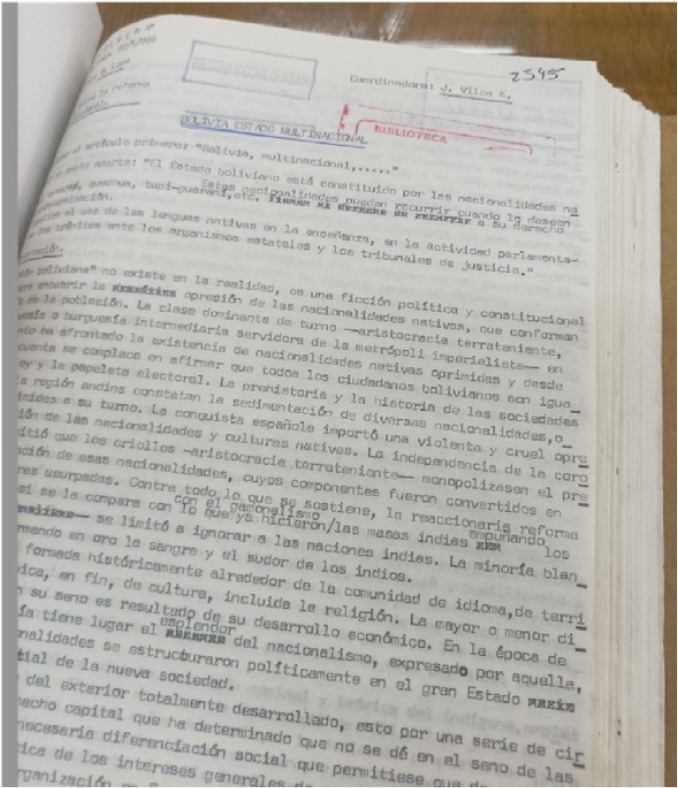 Foto de texto mecanografiado de Lora sobre Estado Multinacional, Archivo Nacional de Bolivia, Sucre. Imagen tomada por el autor.