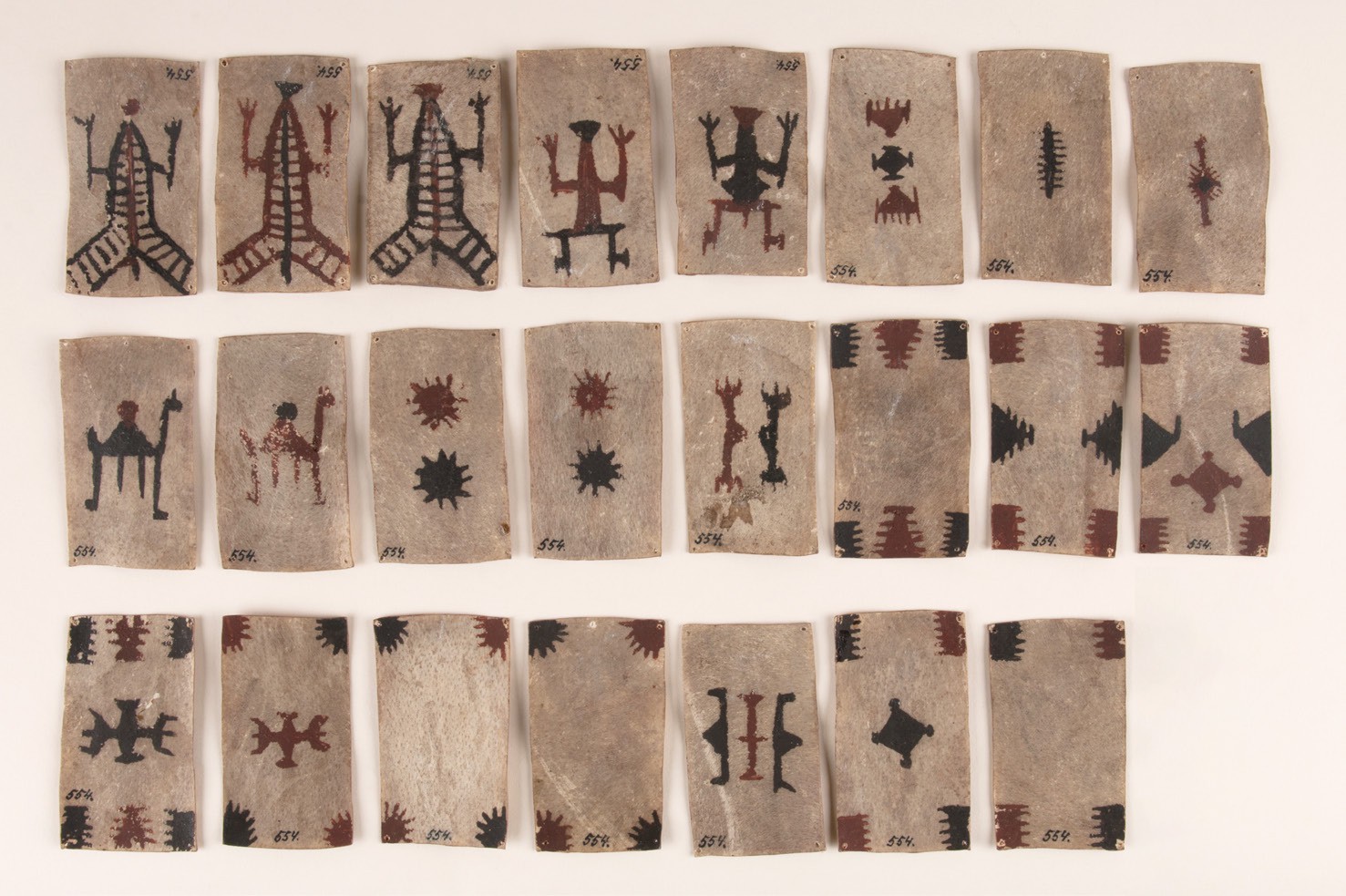 Naipes ind&iacute;genas: Las cartas de los Aonikenk, 2017. Colecci&oacute;n Museo Nacional de Historia         Natural, Chile. &copy;MNHN.