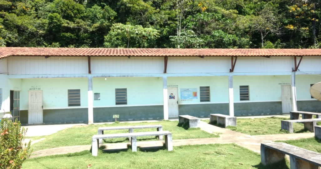 Escola que atende &agrave;
comunidade Terra Preta