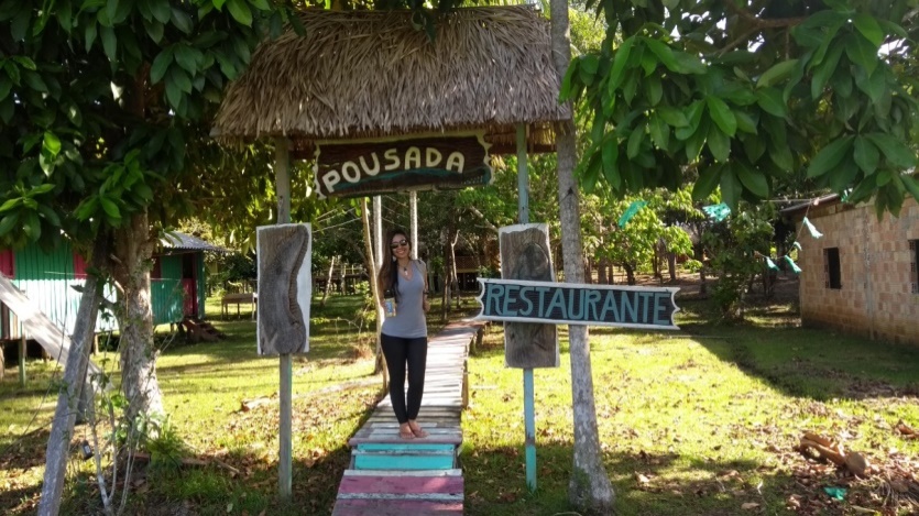 Turista em visita &agrave; Pousada
do Jacar&eacute; na comunidade S&atilde;o Tom&eacute;
