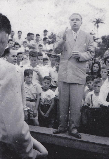 Expresidente Otilio Ulate en la antigua 
Plaza Colón, Grecia (1960)