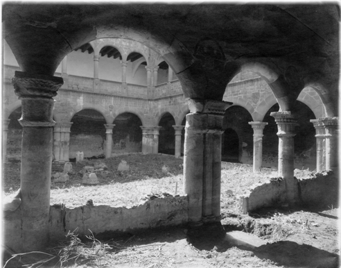 PATIO GRANDE DEL
EXCONVENTO DE ACOLMAN, ESTADO DE MÉXICO, CA. 1920, ANTES DE LA RECONSTRUCCIÓN.